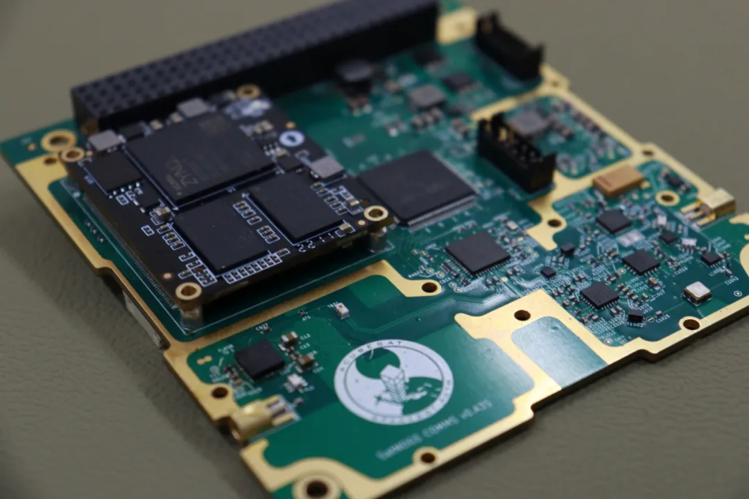 1758005198425408.png SatNOGS COMMS 通信电路板.png