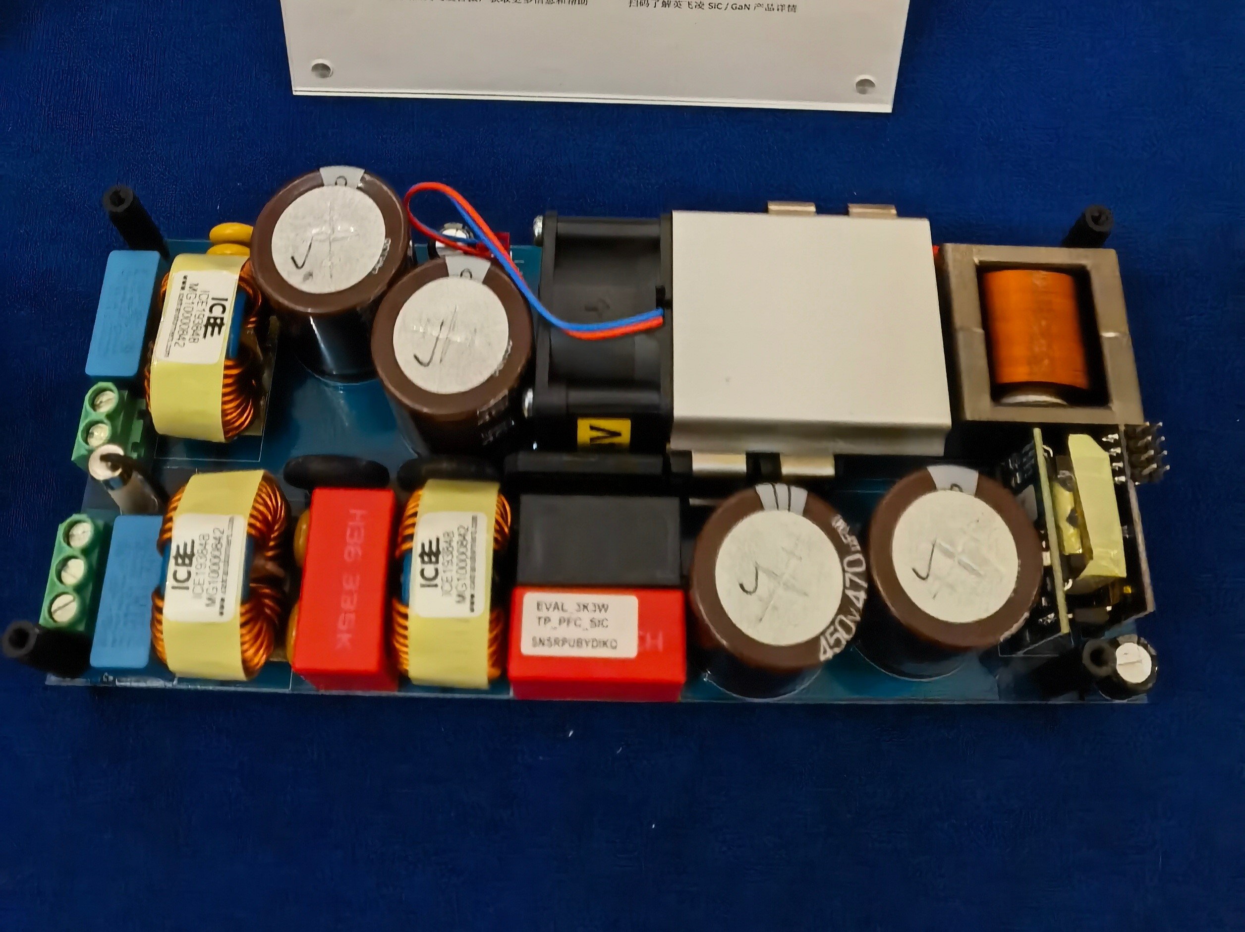 图6：基于CoolSiCTM 的3.3kW CCM图腾柱PFC评估板.jpg