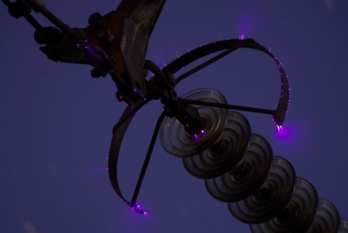 1635321118935423.jpg 图2.电晕局部放电.jpg