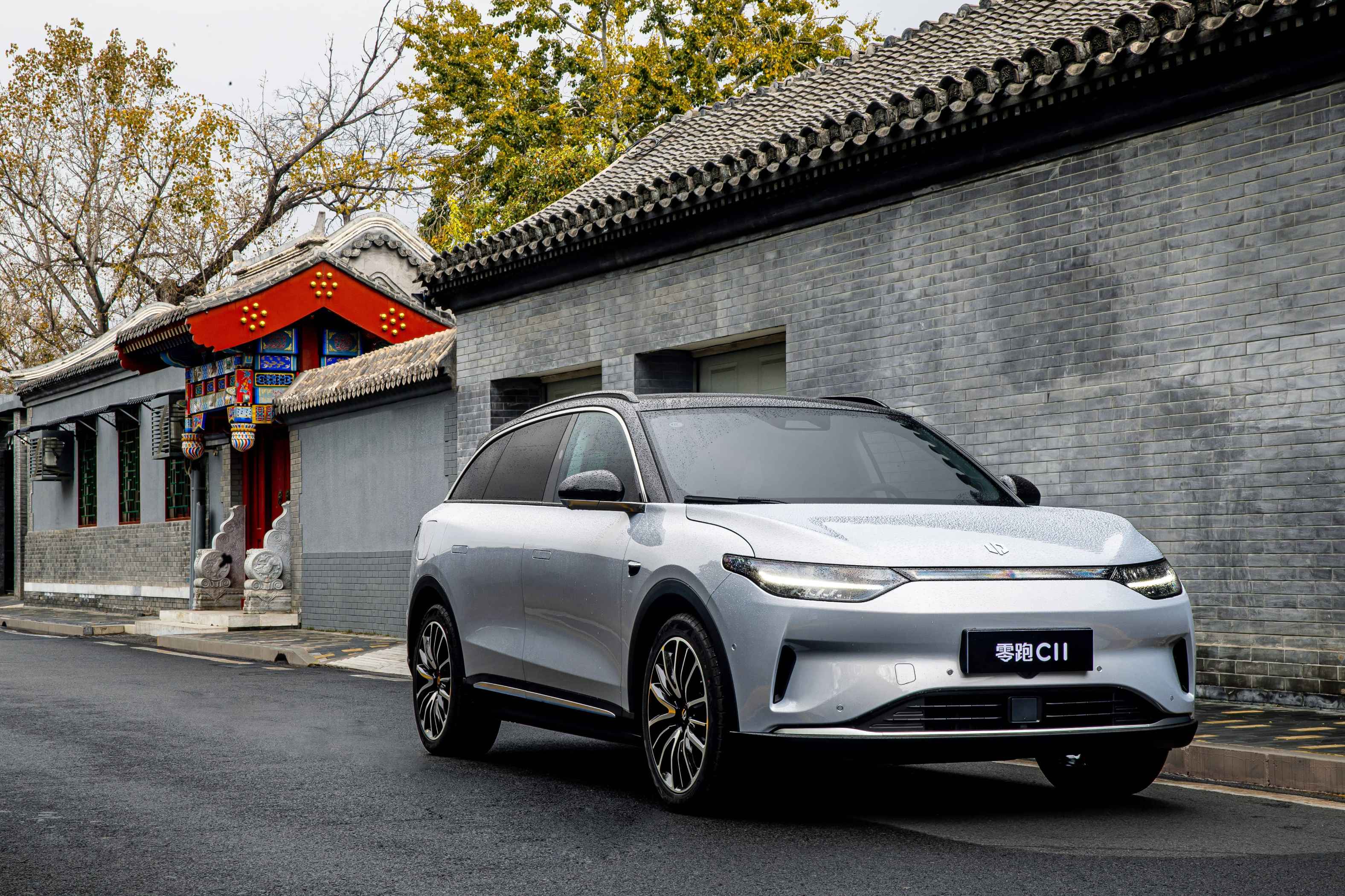 【图一】零跑汽车采用BlackBerry QNX为其打造新一代智能座舱.jpg