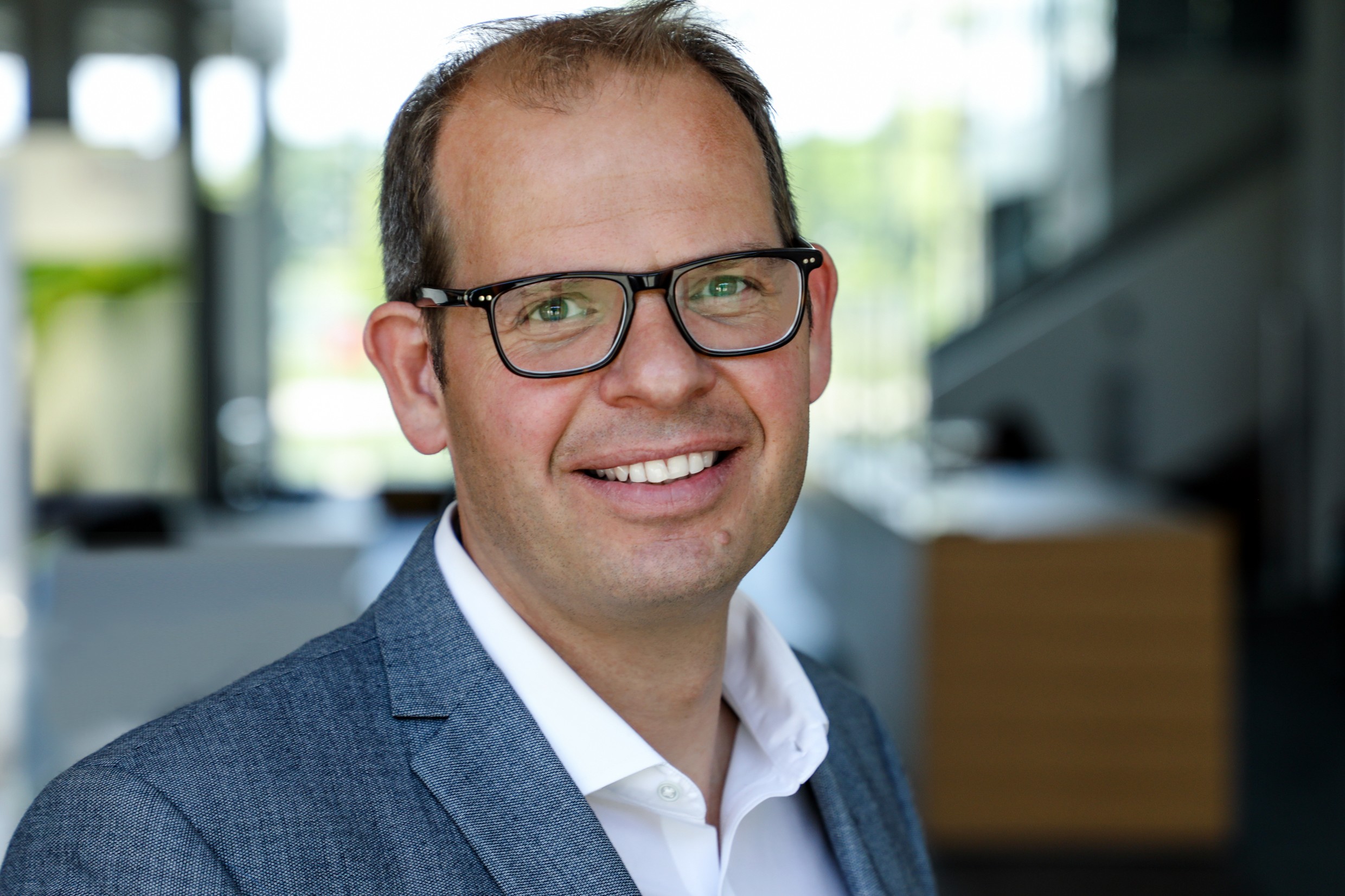 英飞凌科技电源与传感系统事业部总裁 Adam White.jpg