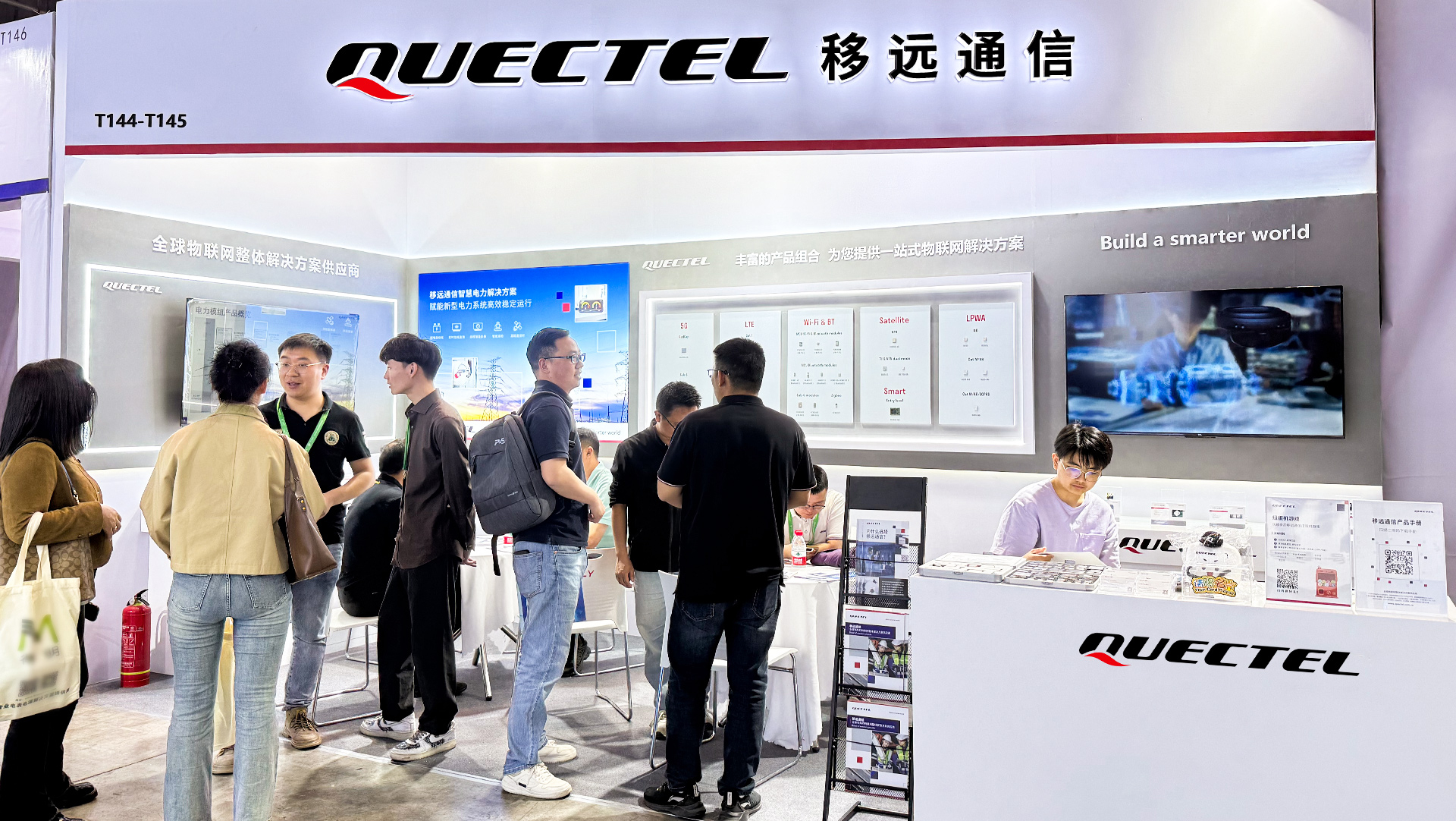 Quectel_2_people.jpg