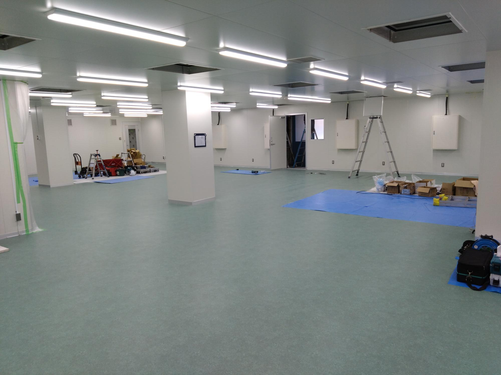 Osaka_Plant_clean_booths.jpg