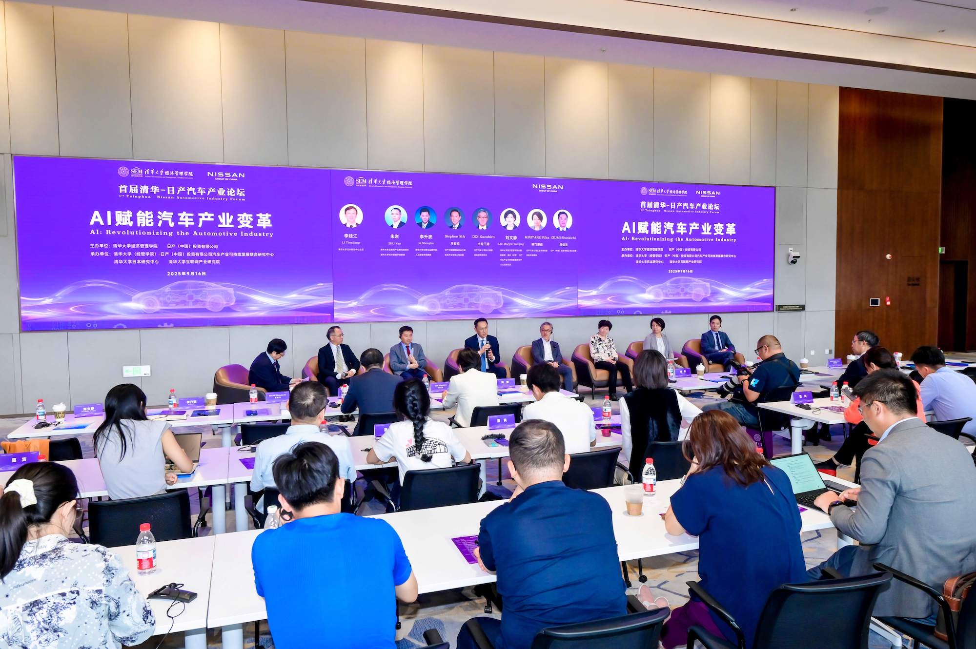 1758178675121960.jpg 5、《产、学、研协同创新瓶颈与突破》圆桌讨论.jpg