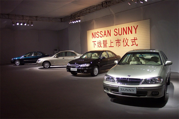 2、2003年6月16日，日产阳光轿车下线暨上市仪式在广州花都举行.jpg