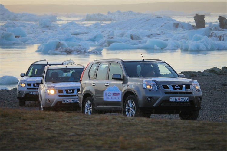 1760432139190074.jpg 2、2012年7月,东风日产奇骏成为北极科考后勤用车,并登陆北极核心地带.jpg