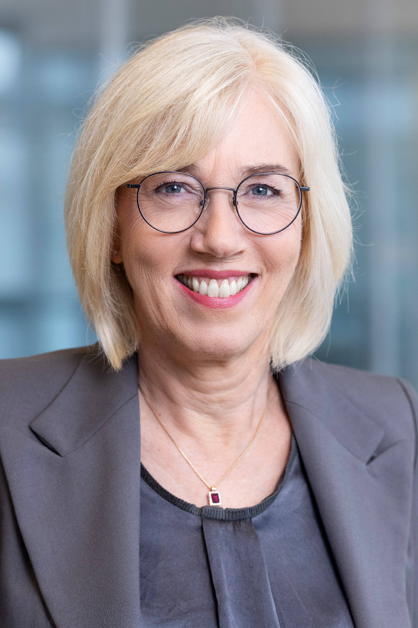 1766546949290664.jpg 配图1:英飞凌科技管理委员会成员兼首席数字化转型与可持续发展官 Elke Reichart.jpg