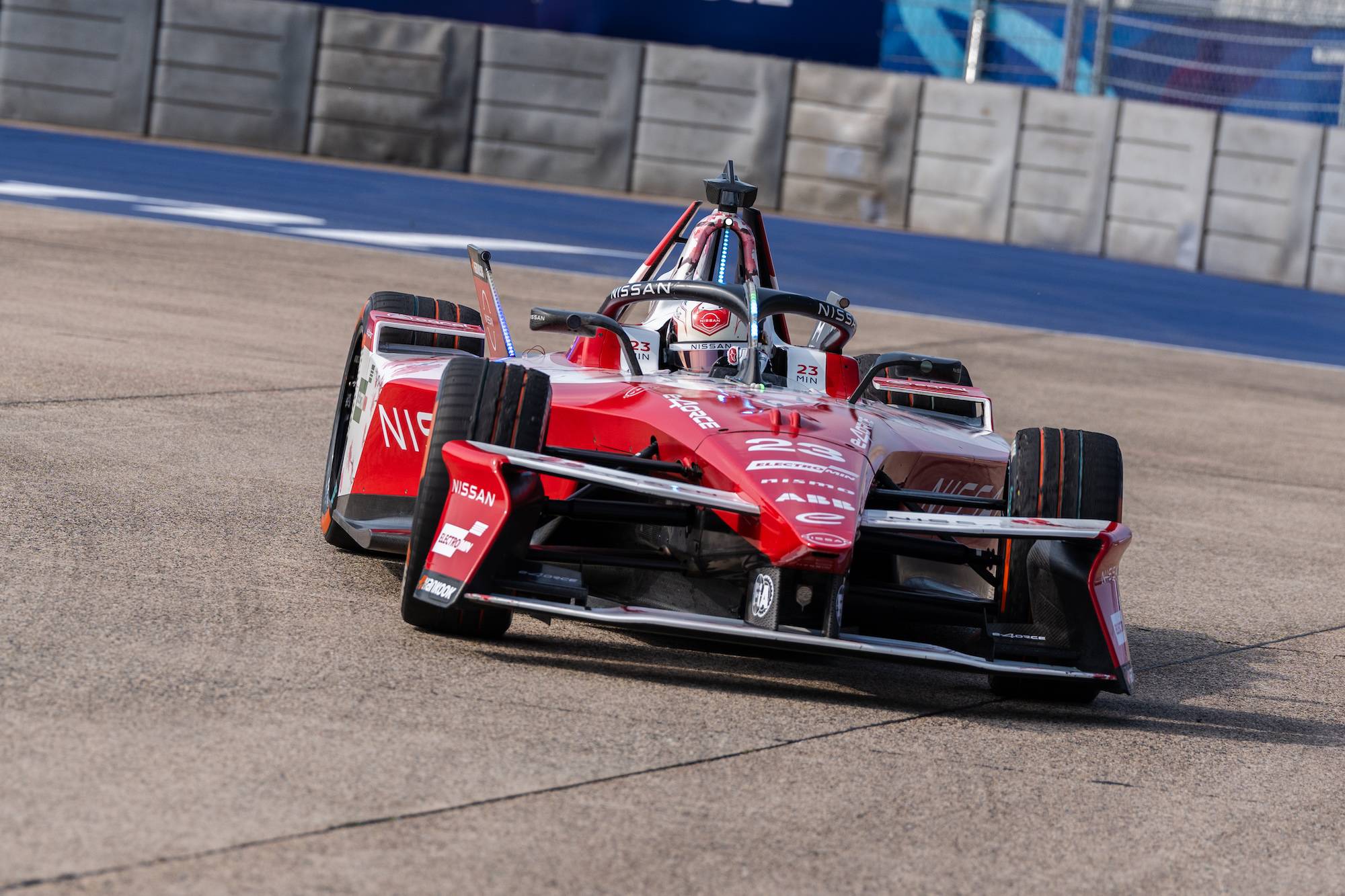 1769588516948103.jpg 2、两位车手渴望驾驶日产e-4ORCE 05赛车积累更多经验 (1).jpg